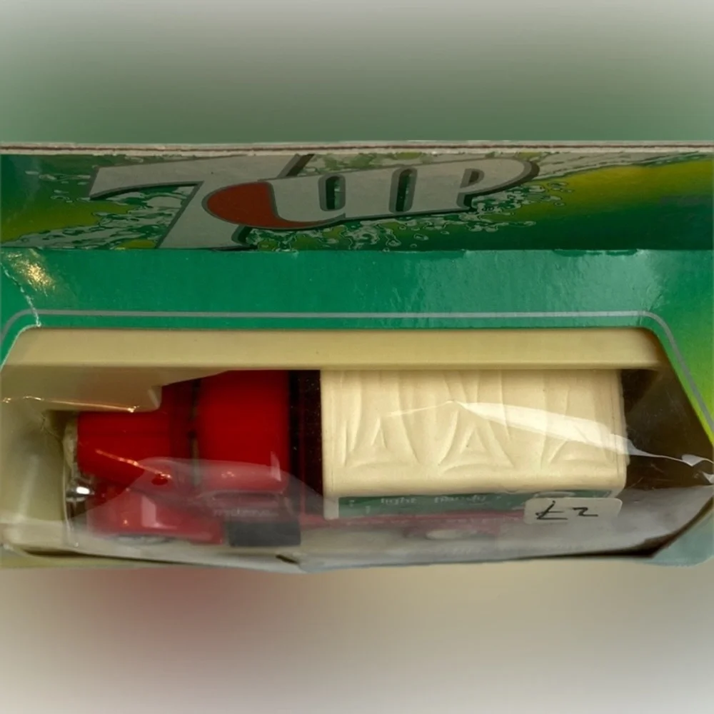 Vintage 7-Up International die cast collectible truck rom England|